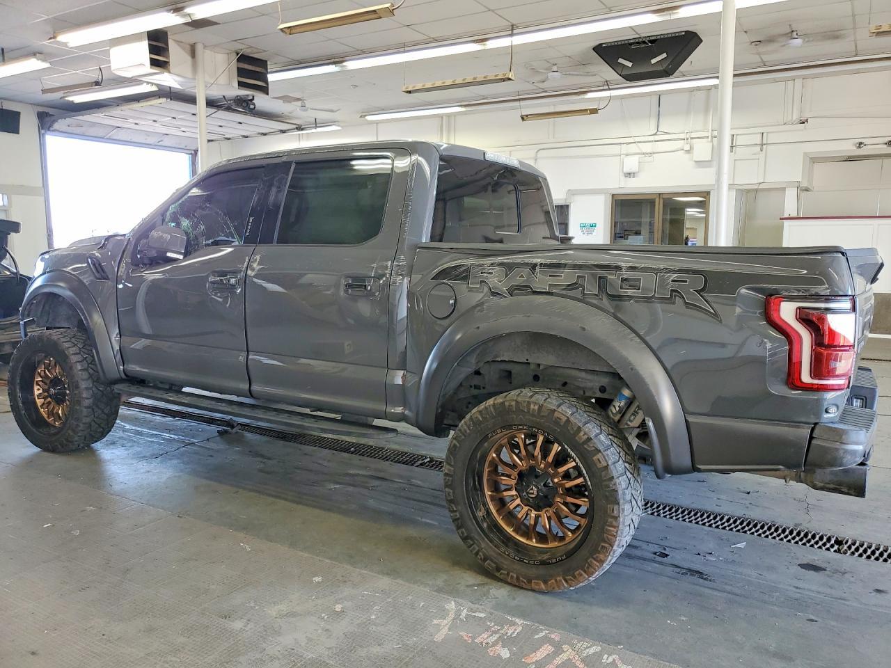 2018 Ford F150 Raptor - Фото 2
