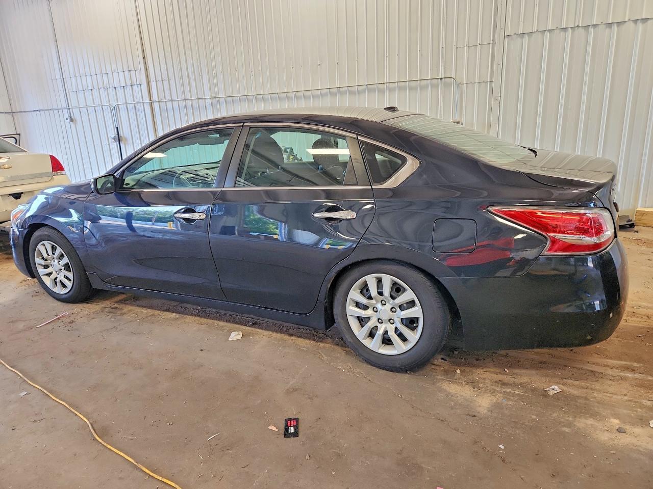 2015 Nissan Altima 2.5 S - Фото 2