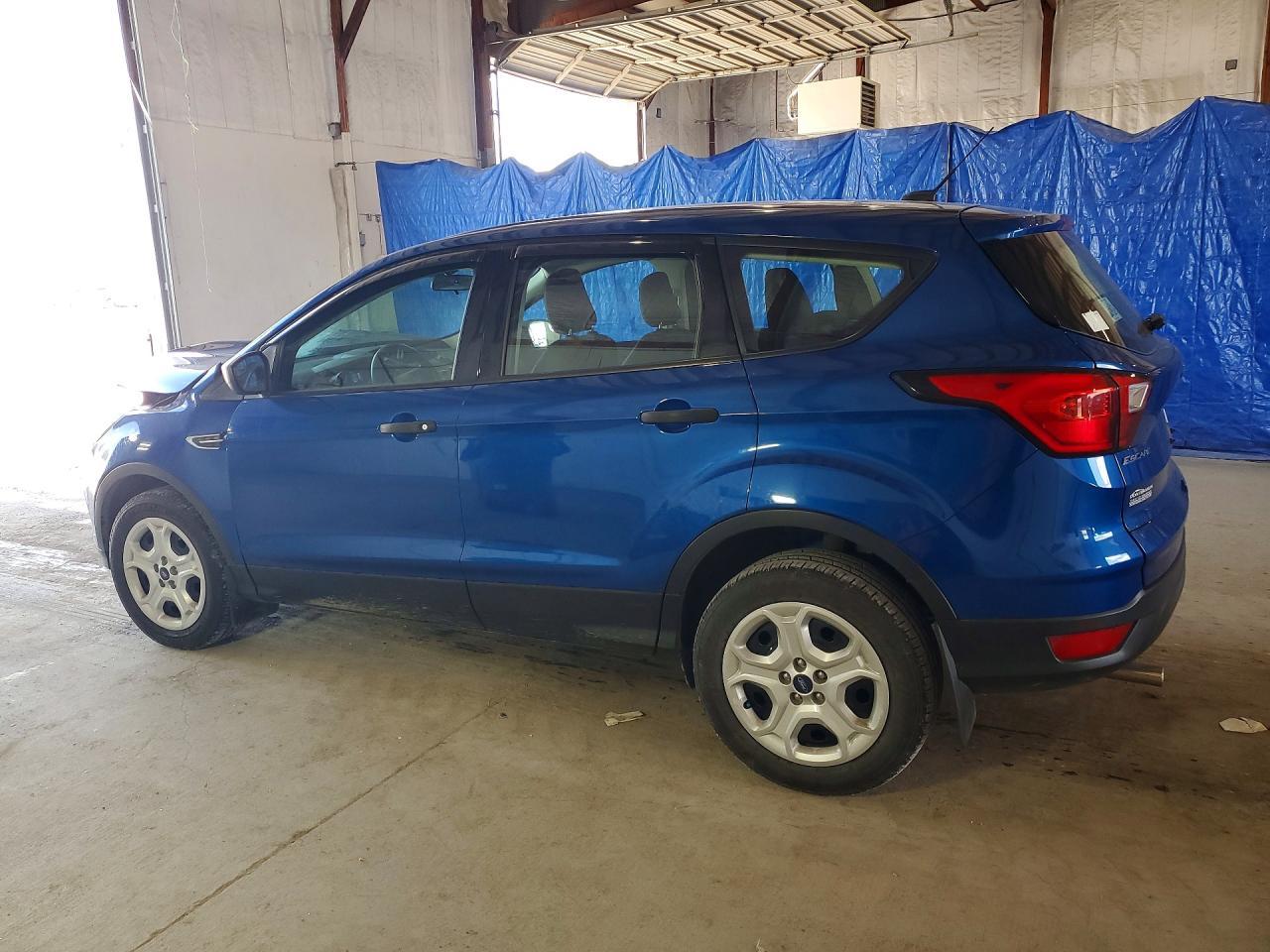 2019 Ford Escape S - Фото 2