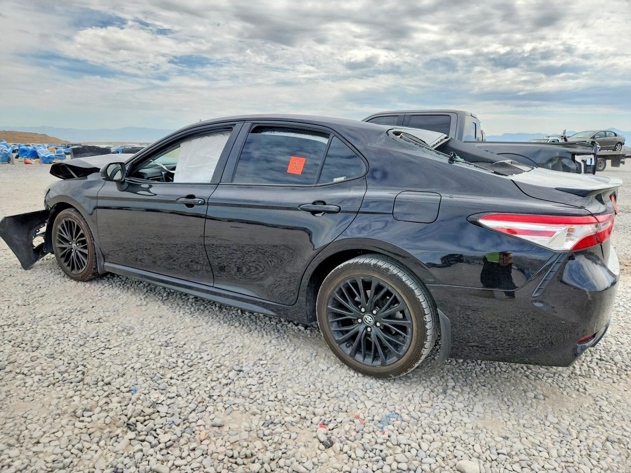 2020 Toyota Camry Se Nightshade - Фото 2