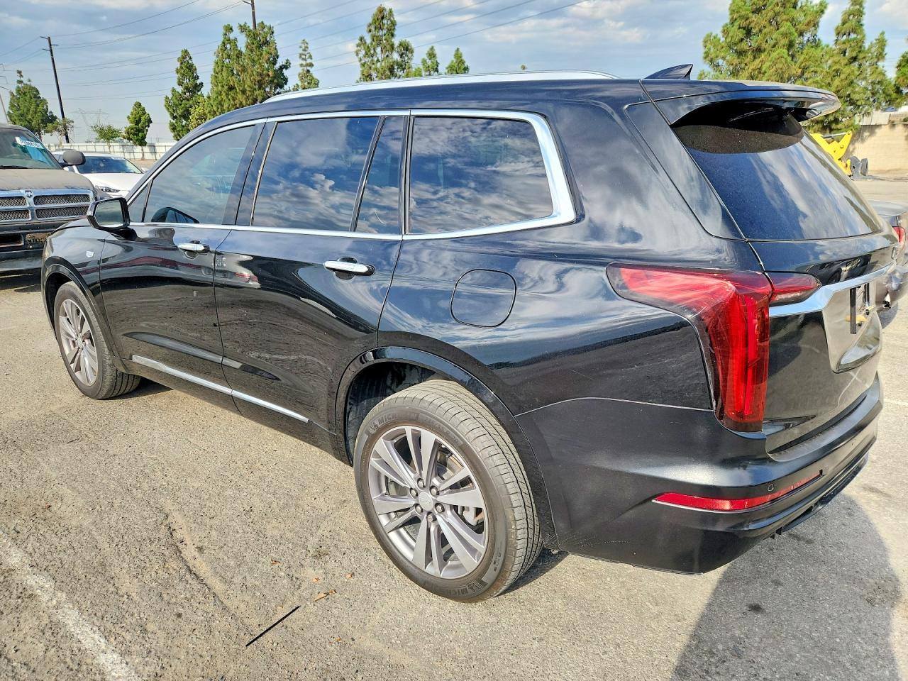 2021 Cadillac Xt6 Premium Luxury - Image 2