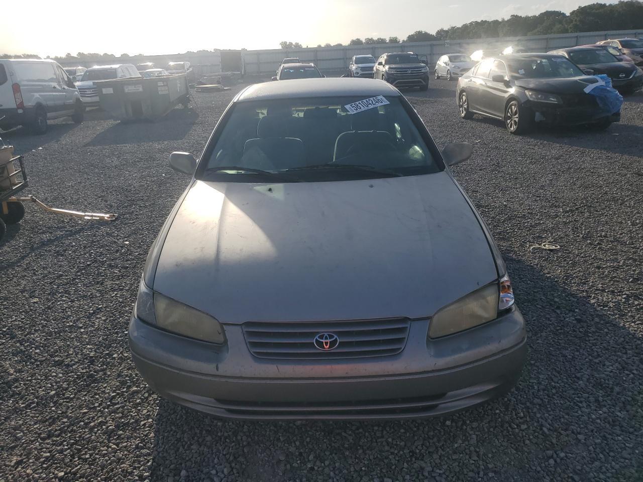 1999 Toyota Camry Le - Фото 5