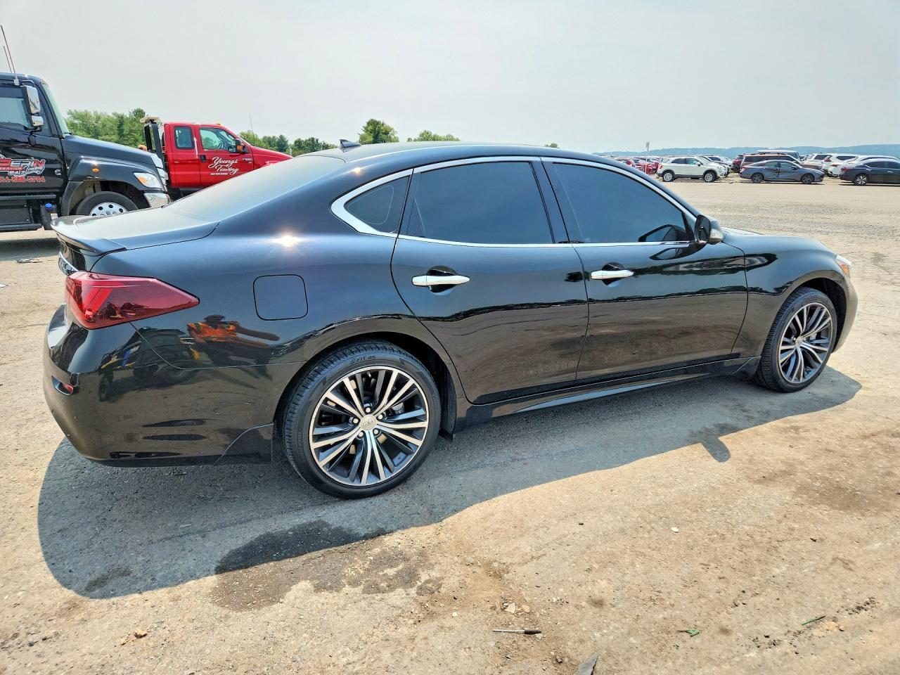 2017 Infiniti Q70 3.7 - Фото 3