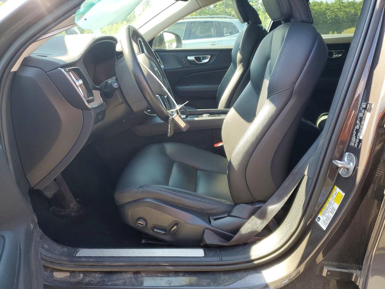 2023 Volvo V60 - Image 7