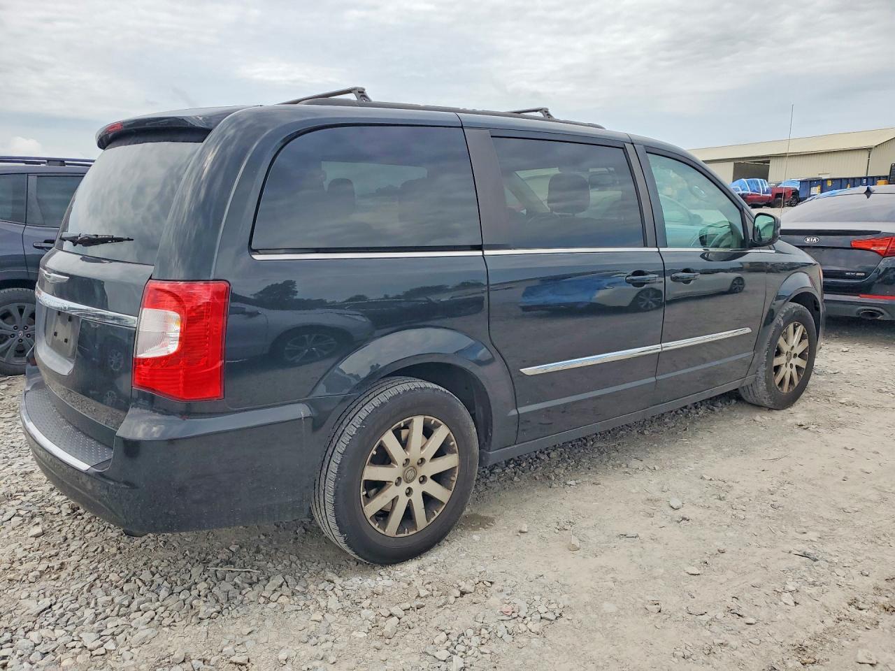 2015 Chrysler Town & Country Touring - Фото 3