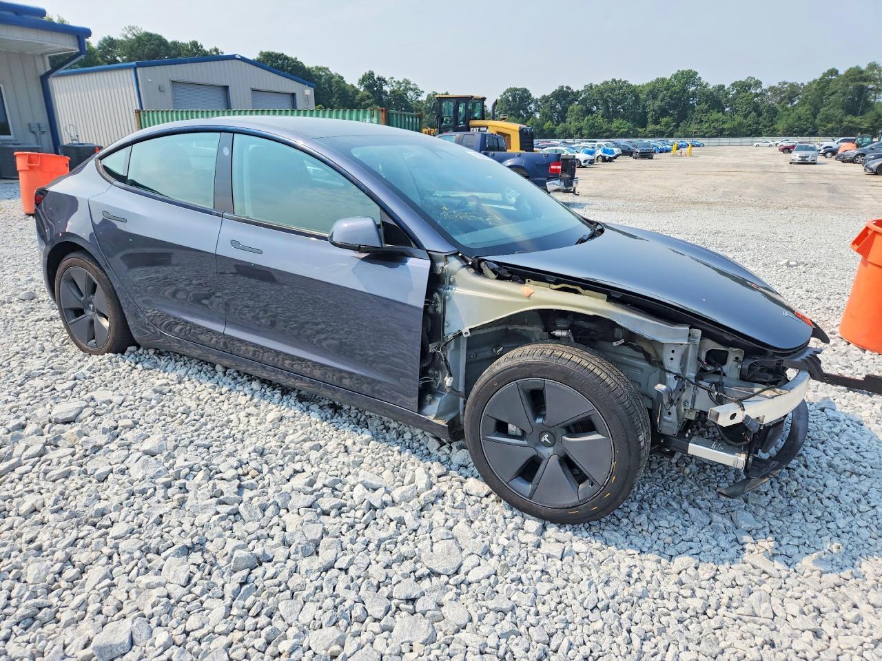 2023 Tesla Model 3 - Фото 4