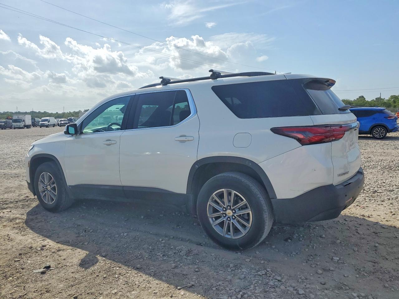 2022 Chevrolet Traverse Lt - Фото 2