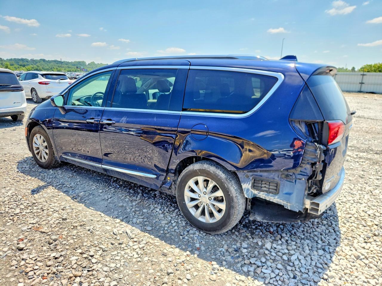 2018 Chrysler Pacifica Touring L - Фото 2