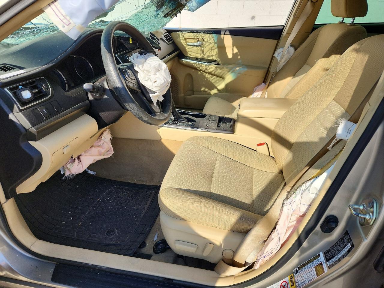 2017 Toyota Camry Hybrid Le - Image 7