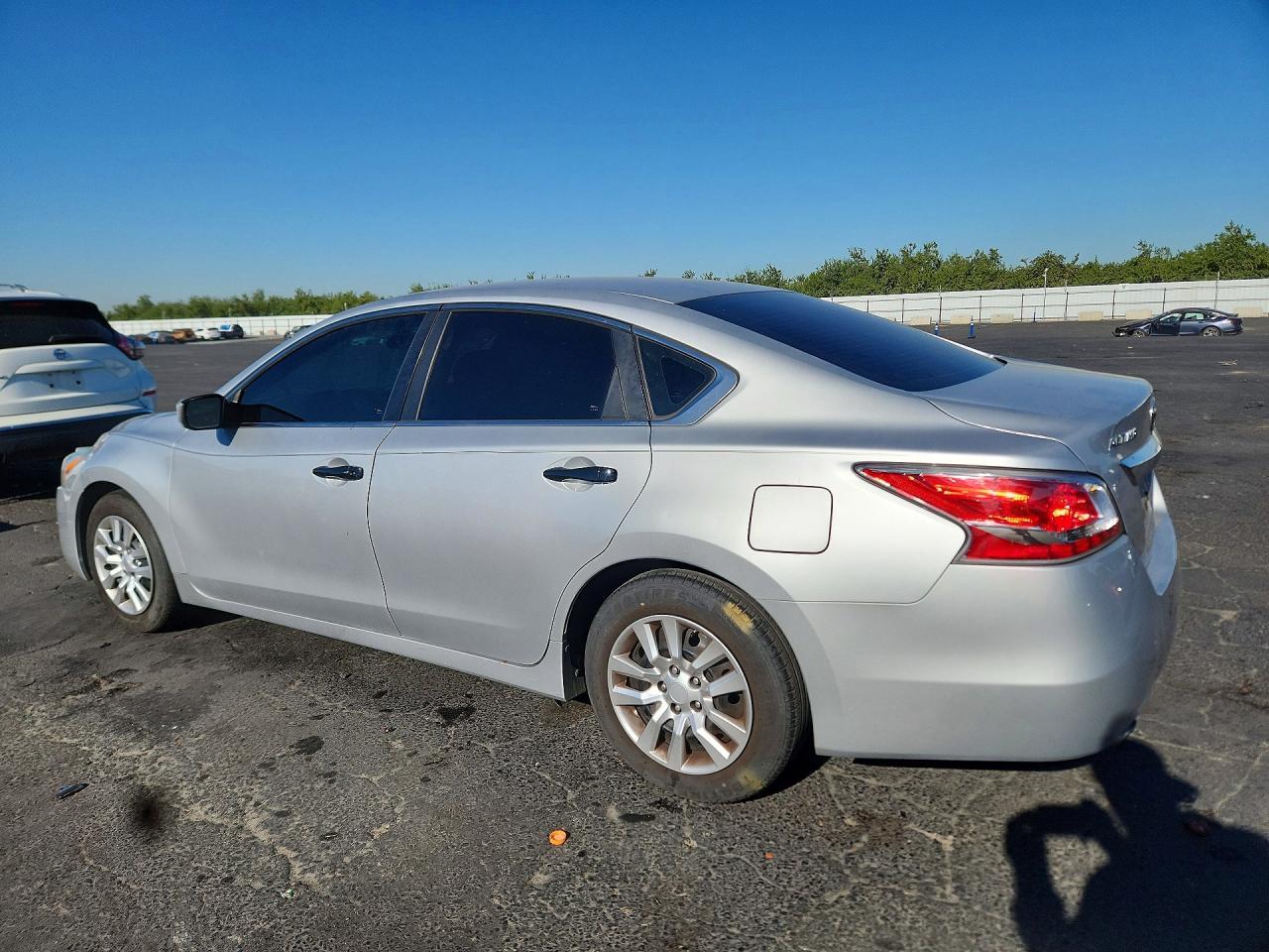 2015 Nissan Altima 2.5 S - Фото 2