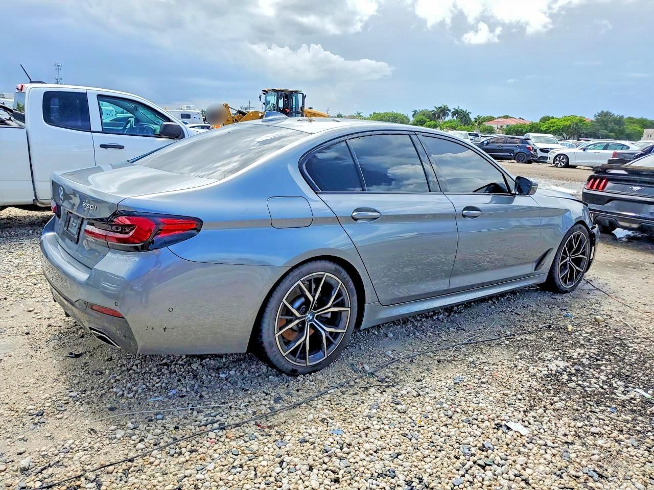 2023 BMW 530 I - Фото 3
