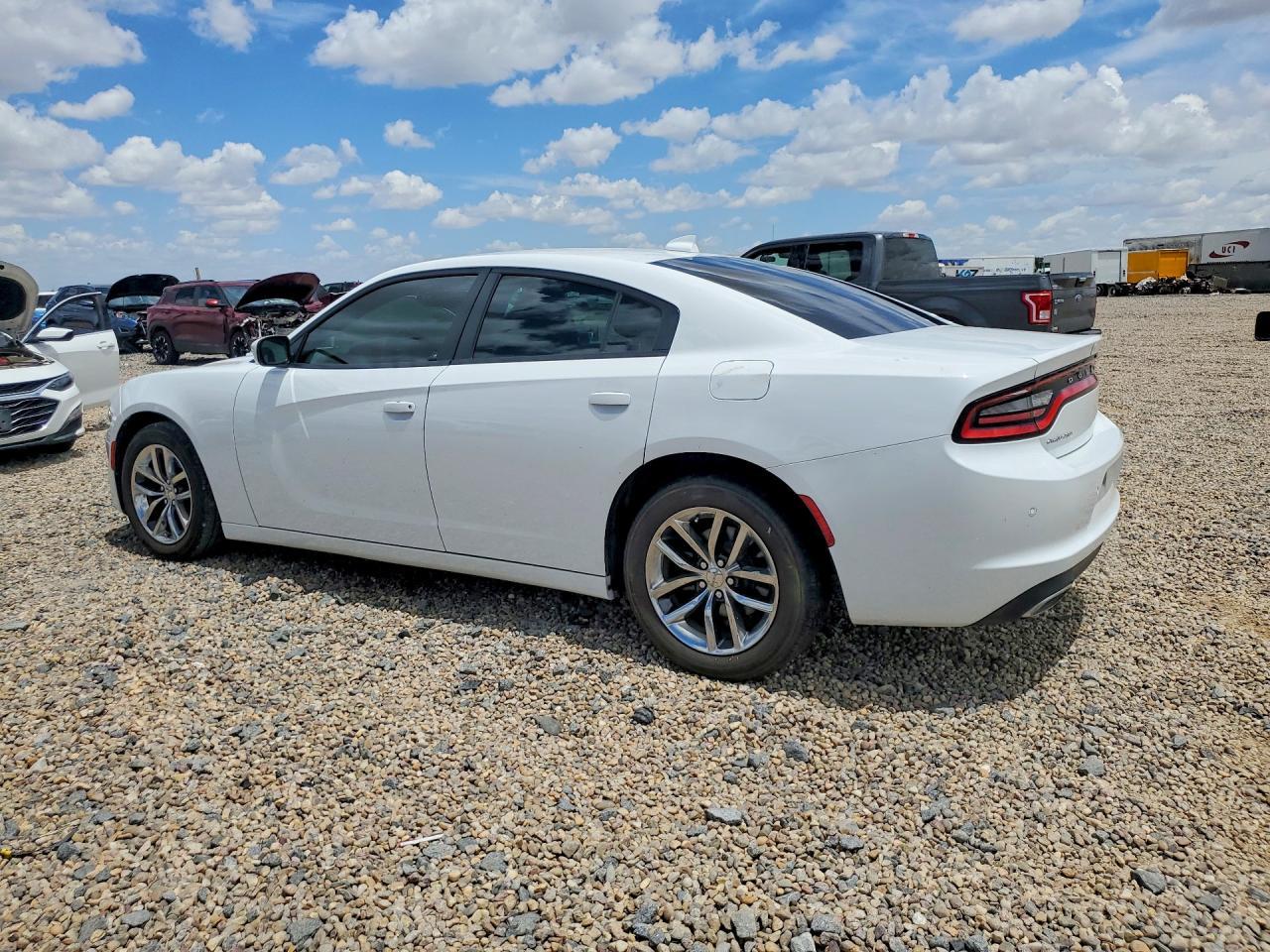 2016 Dodge Charger Sxt - Фото 2