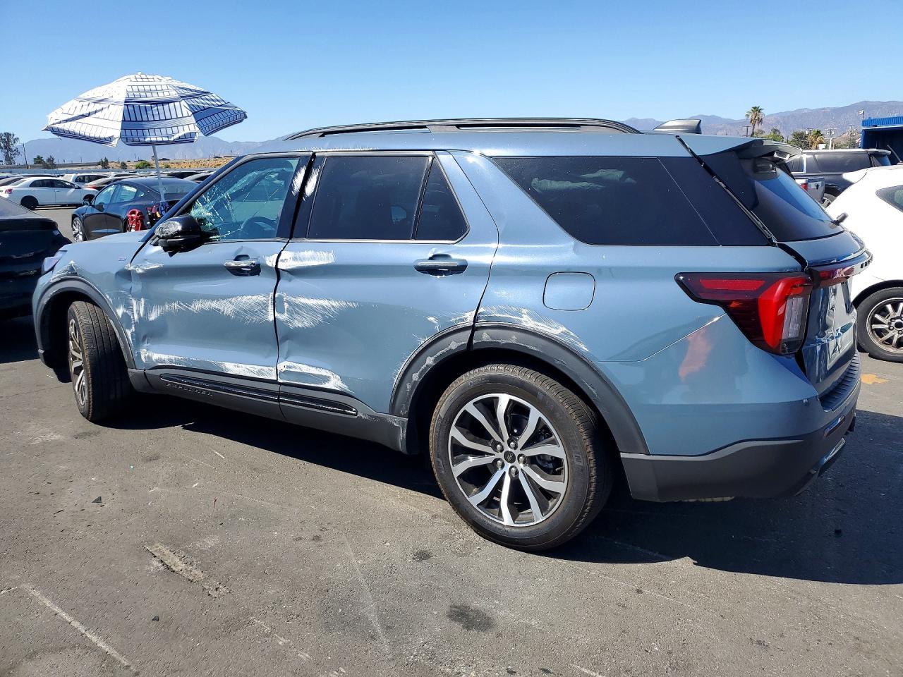 2025 Ford Explorer St-Line - Image 2