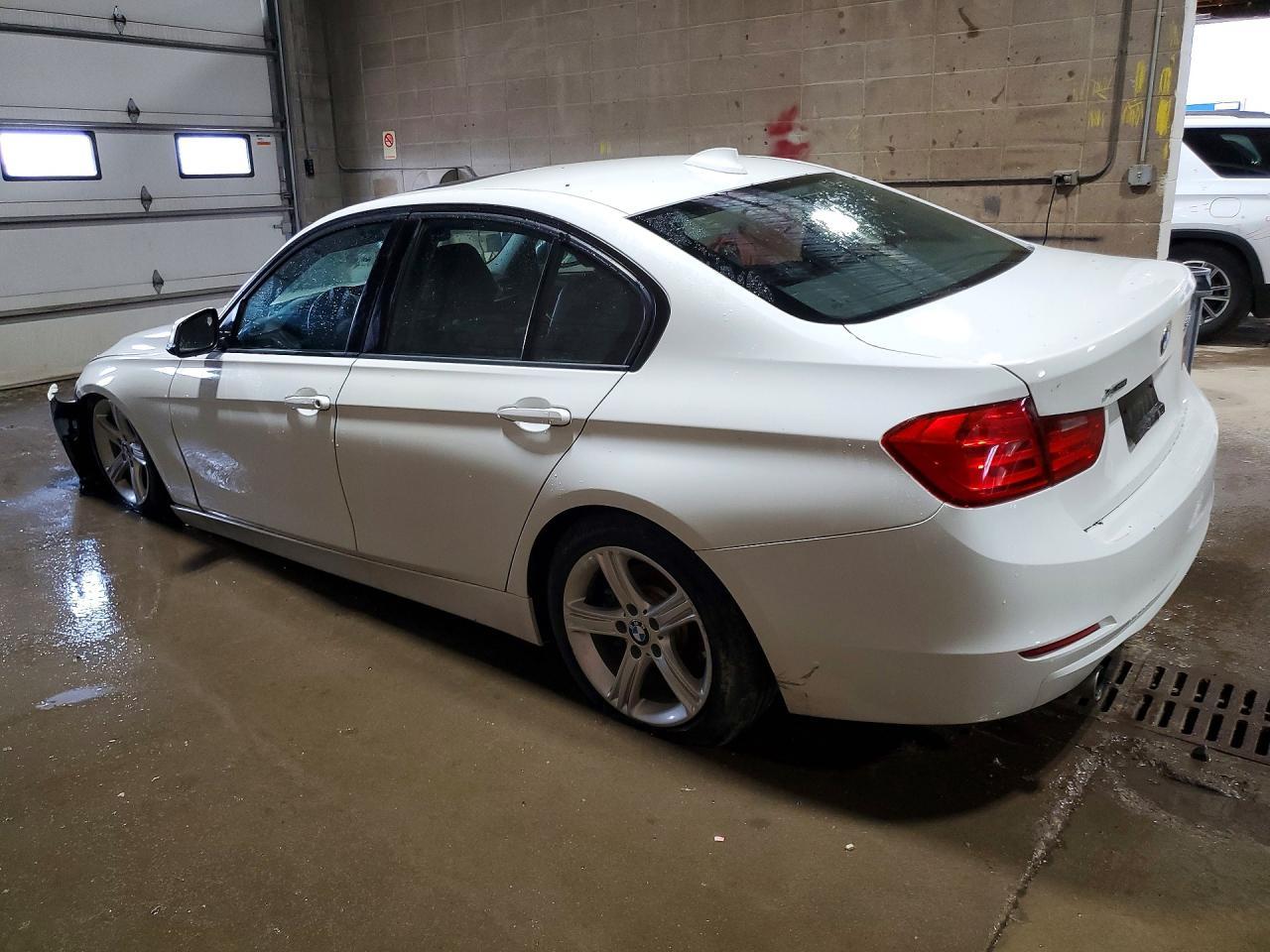 2015 BMW 320 I xDrive - Фото 2