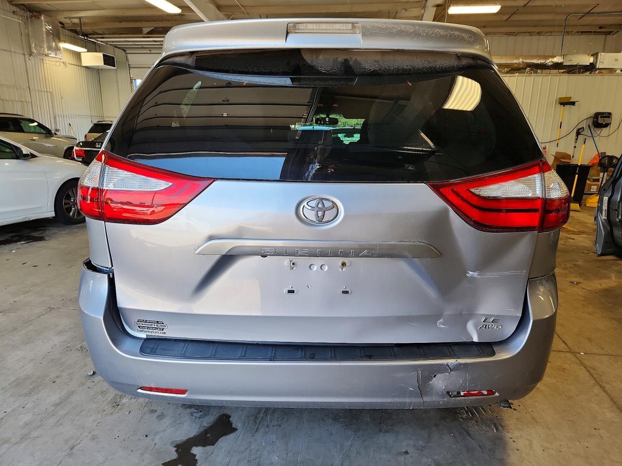 2017 Toyota Sienna Le - Image 6