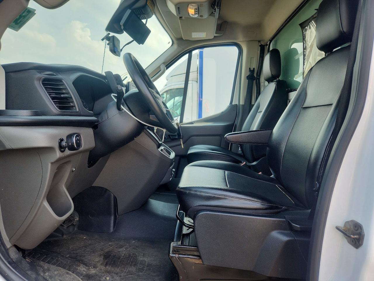 2020 Ford Transit Delivery Truck - Image 7