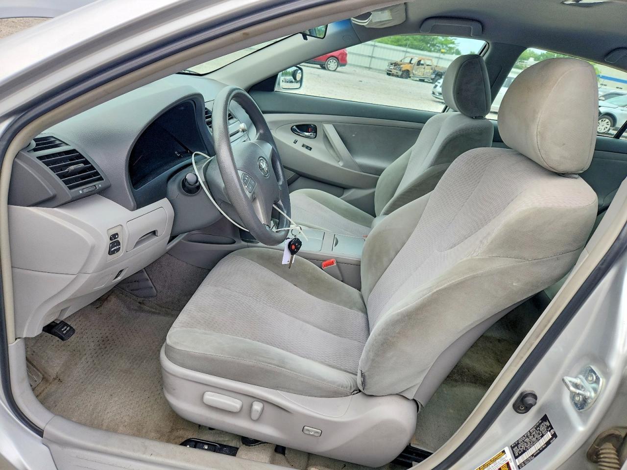 2010 Toyota Camry Le - Фото 7