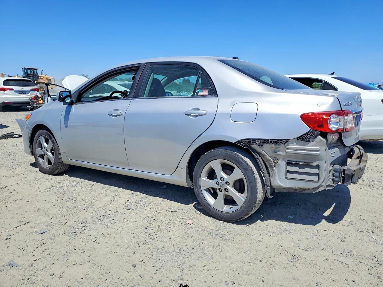 2013 Toyota Corolla Le - Фото 2