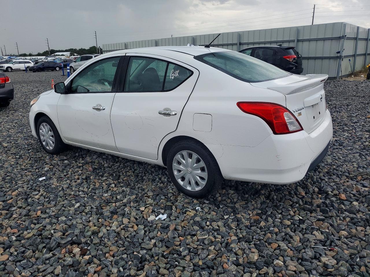 2019 Nissan Versa Sv - Фото 2