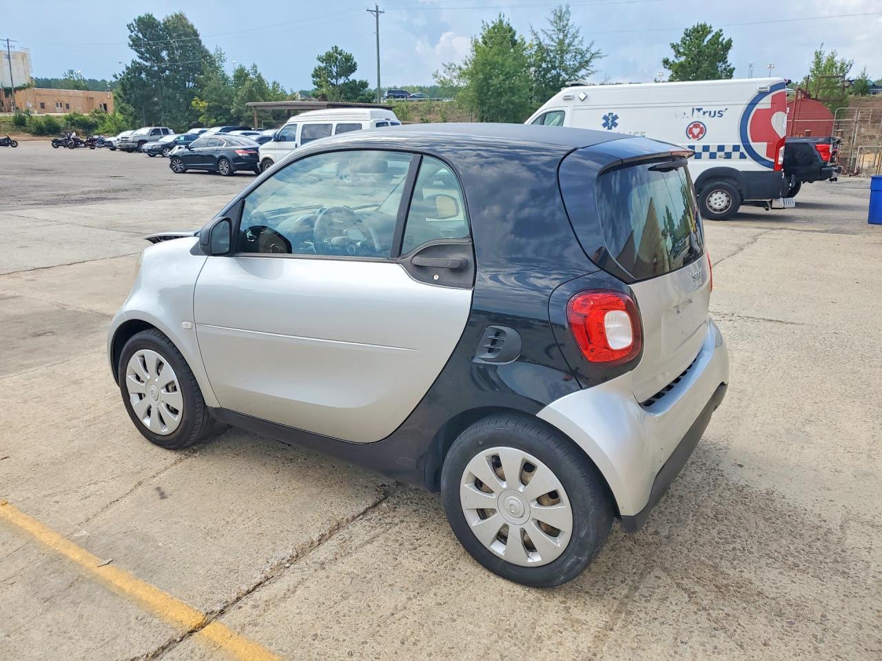 2016 Smart Fortwo - Image 2