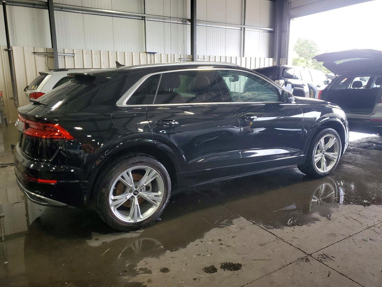 2023 Audi Q8 Premium Plus - Фото 3