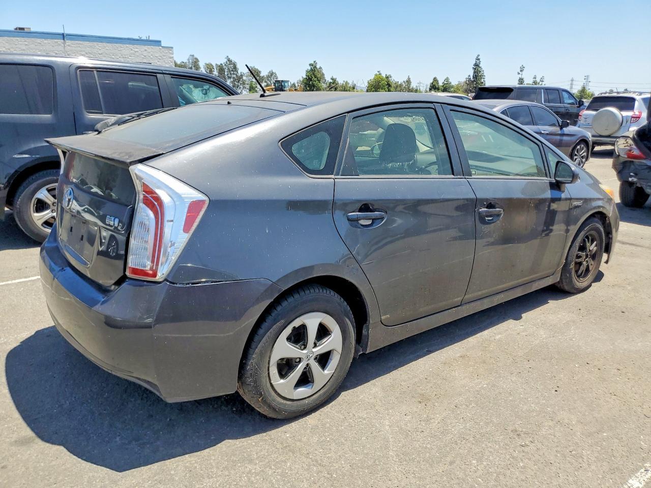 2015 Toyota Prius Three - Фото 3