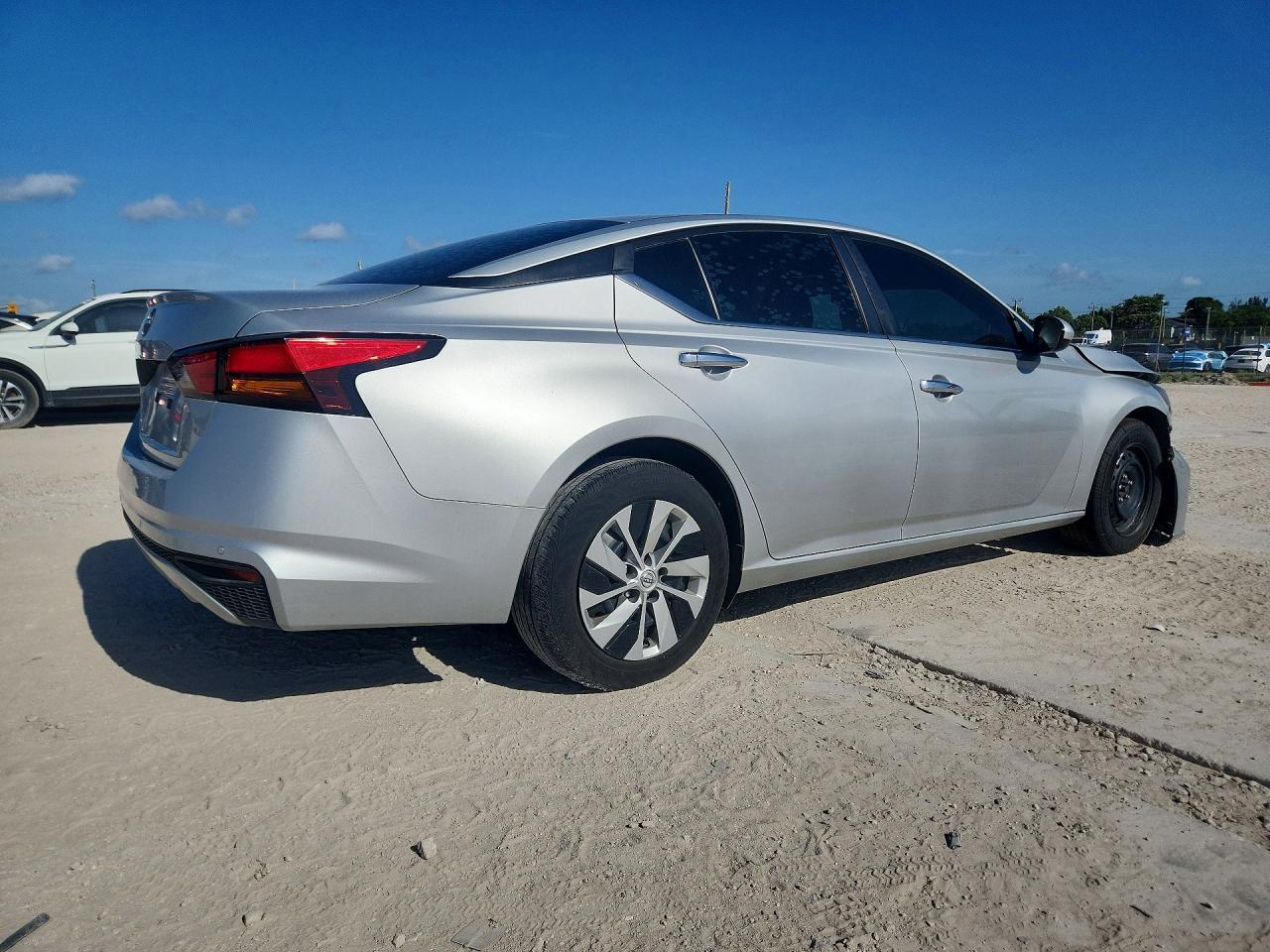 2023 Nissan Altima S - Image 3