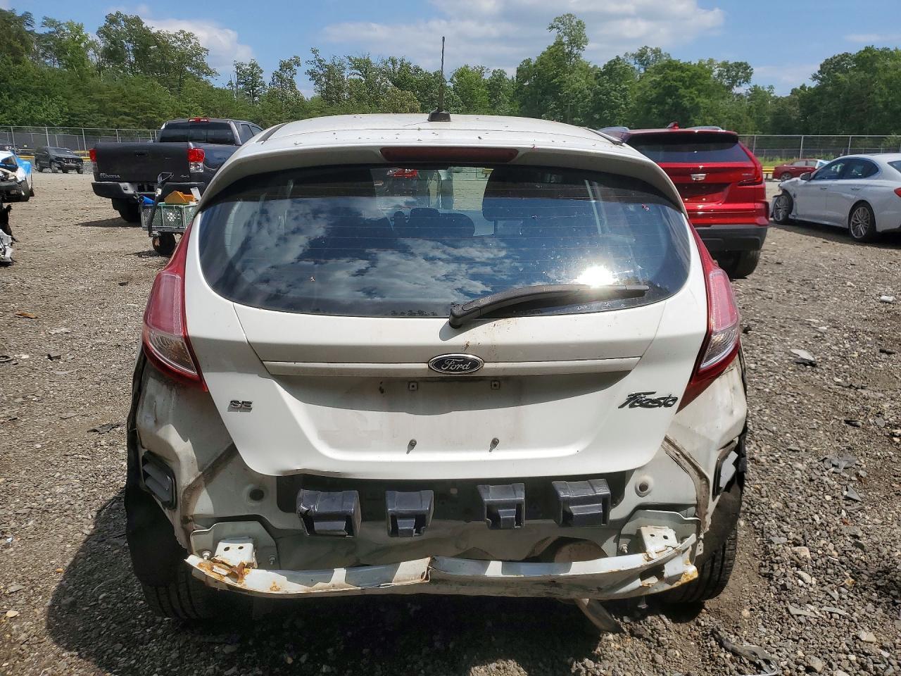 2014 Ford Fiesta Se - Фото 6