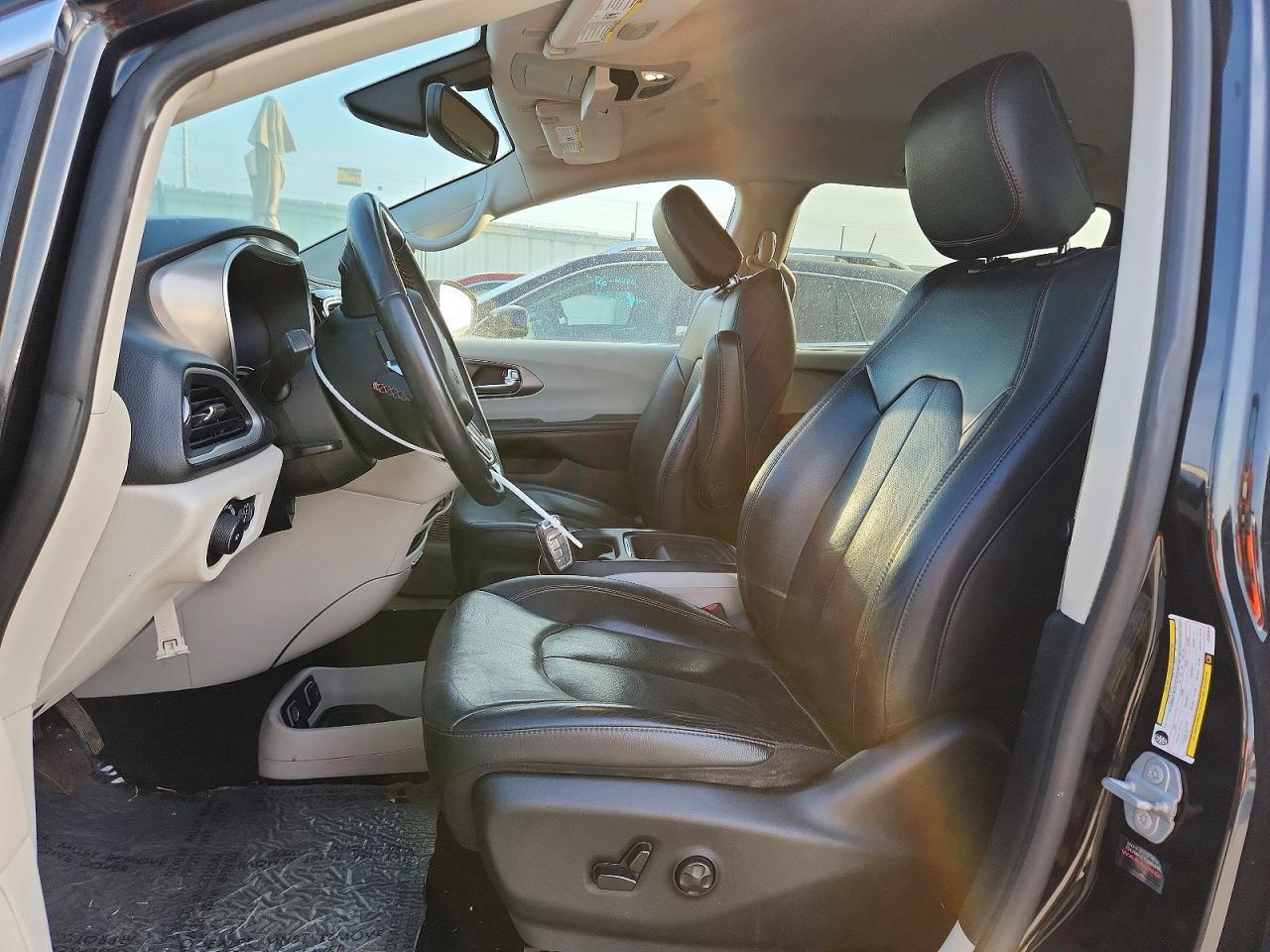 2020 Chrysler Pacifica Touring L - Image 7