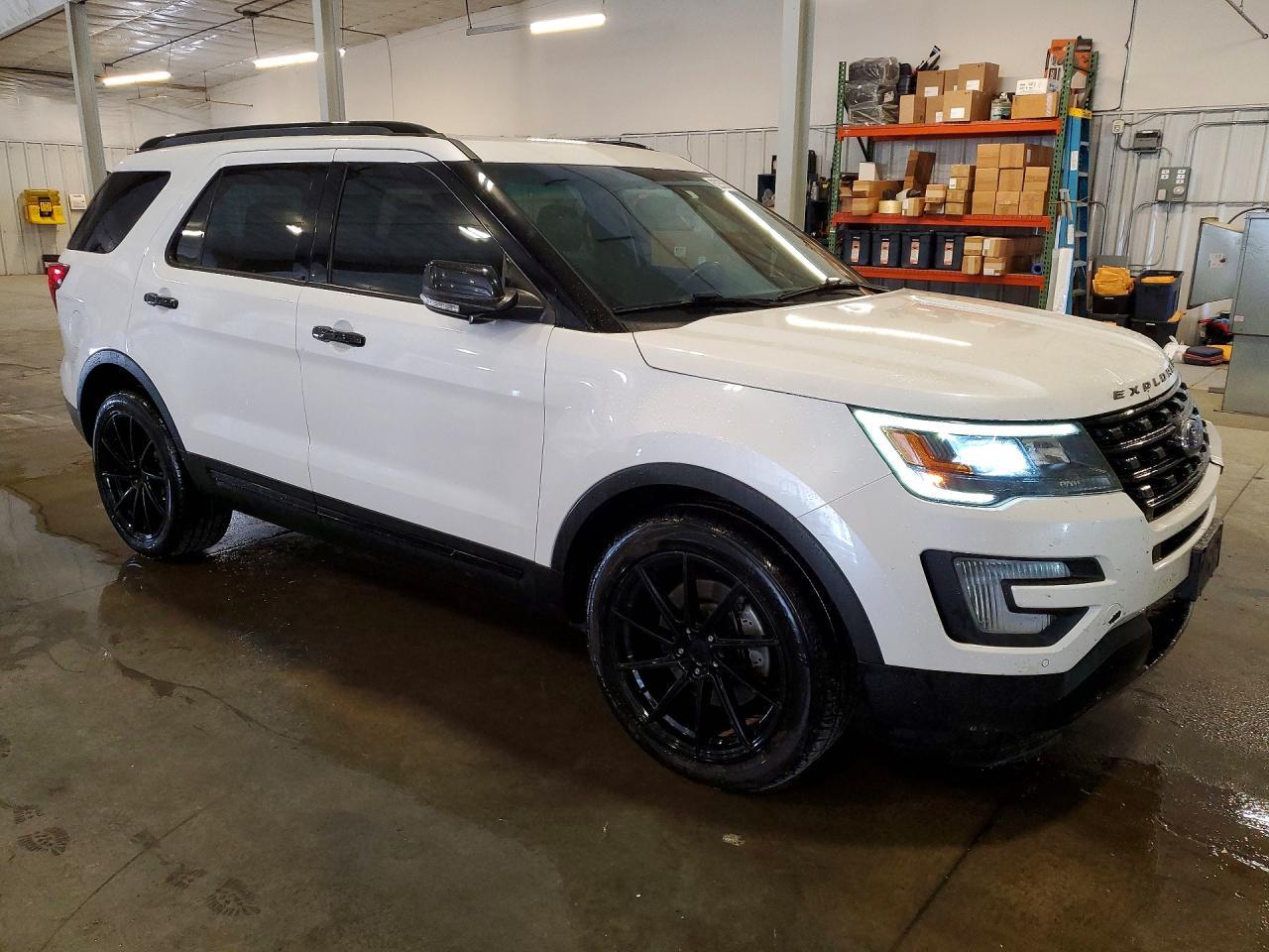 2017 Ford Explorer Sport - Image 4