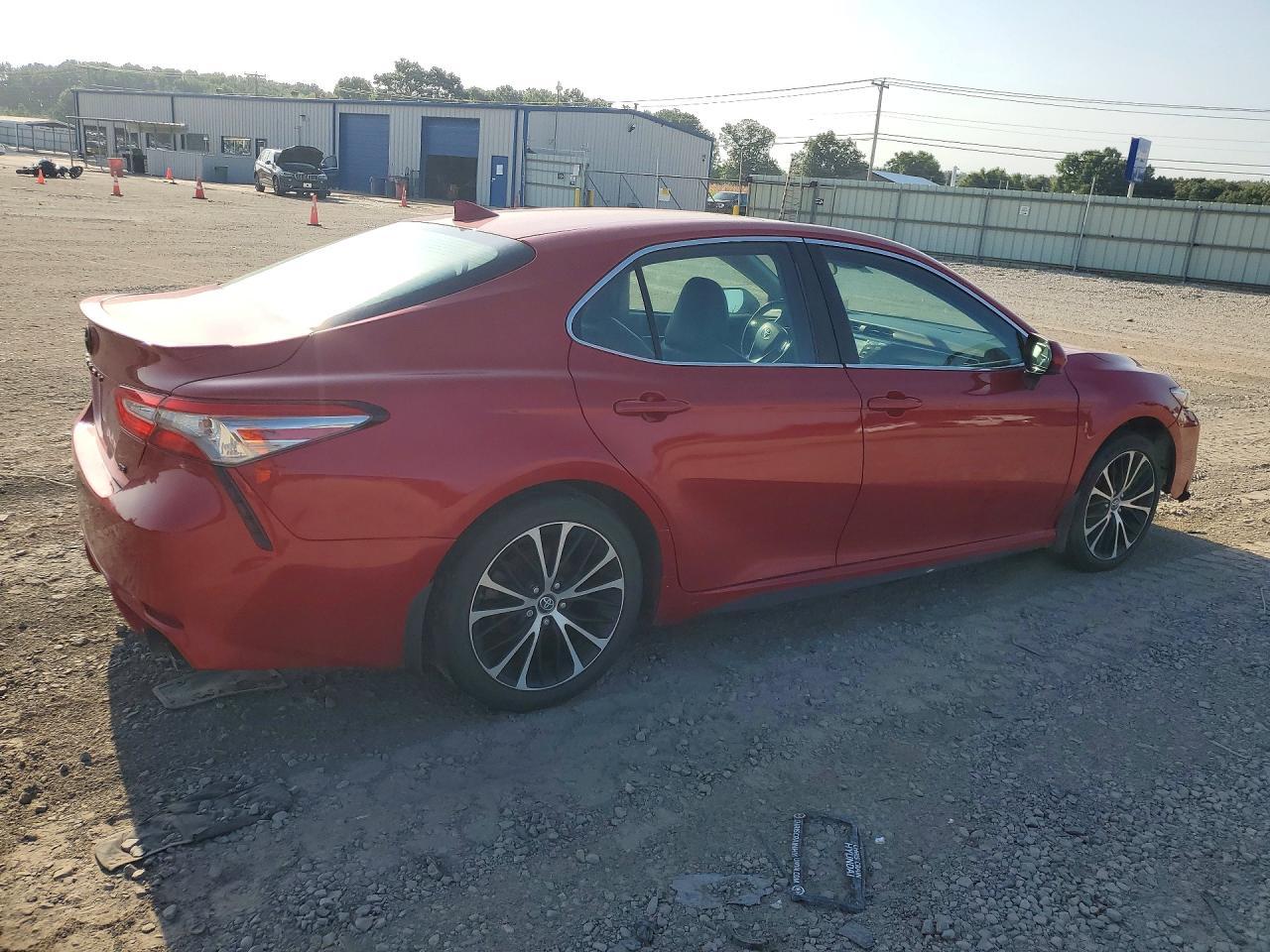 2019 Toyota Camry Se - Фото 3