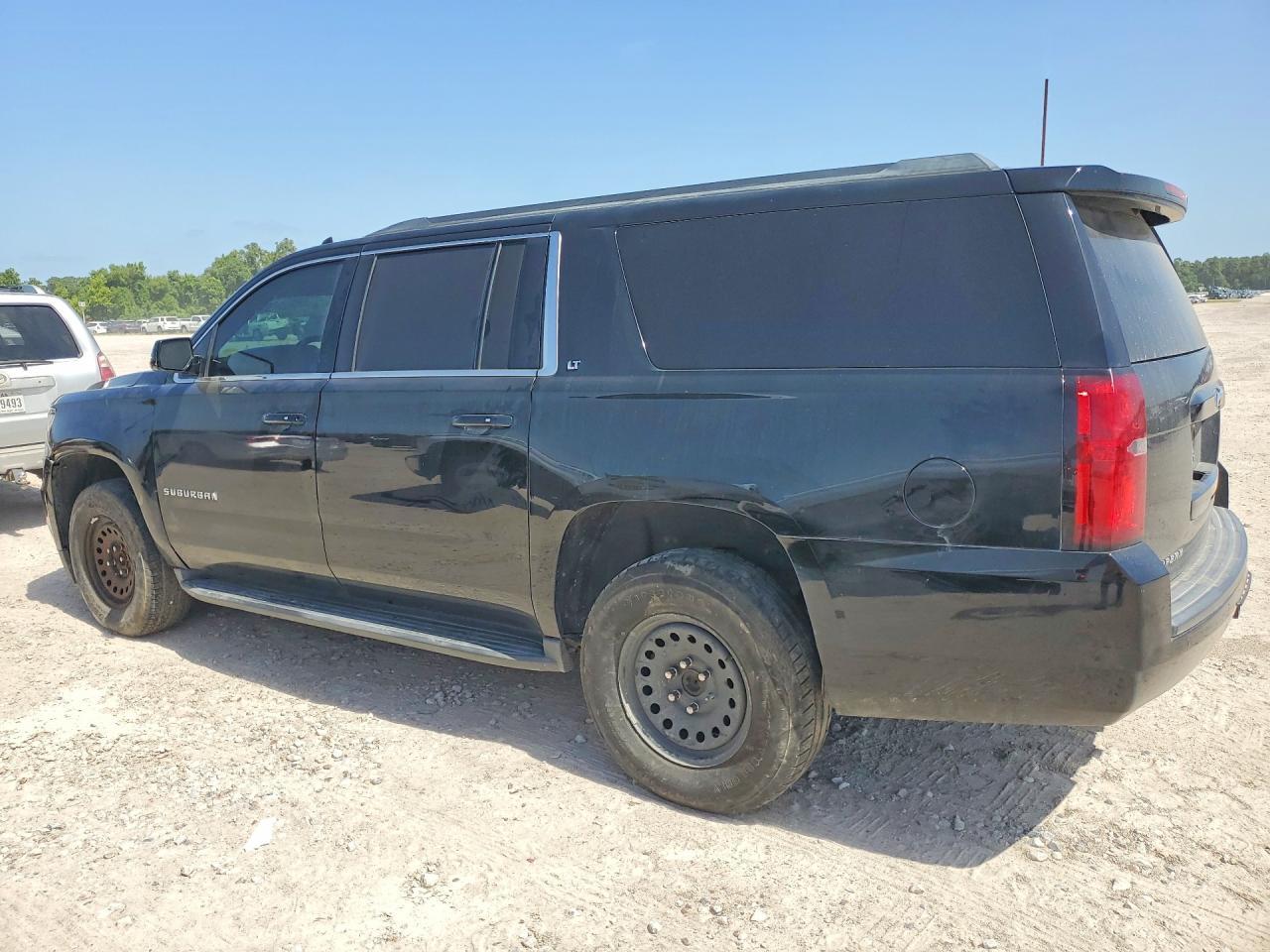 2017 Chevrolet Suburban C1500 Lt - Image 2