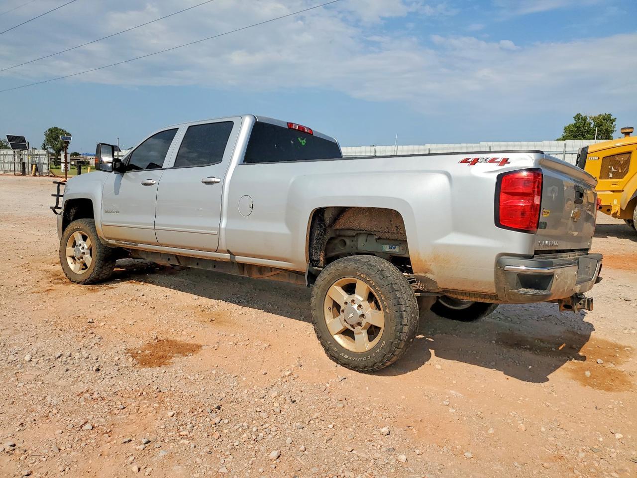 2018 Chevrolet Silverado K2500 Heavy Duty Lt - Image 2