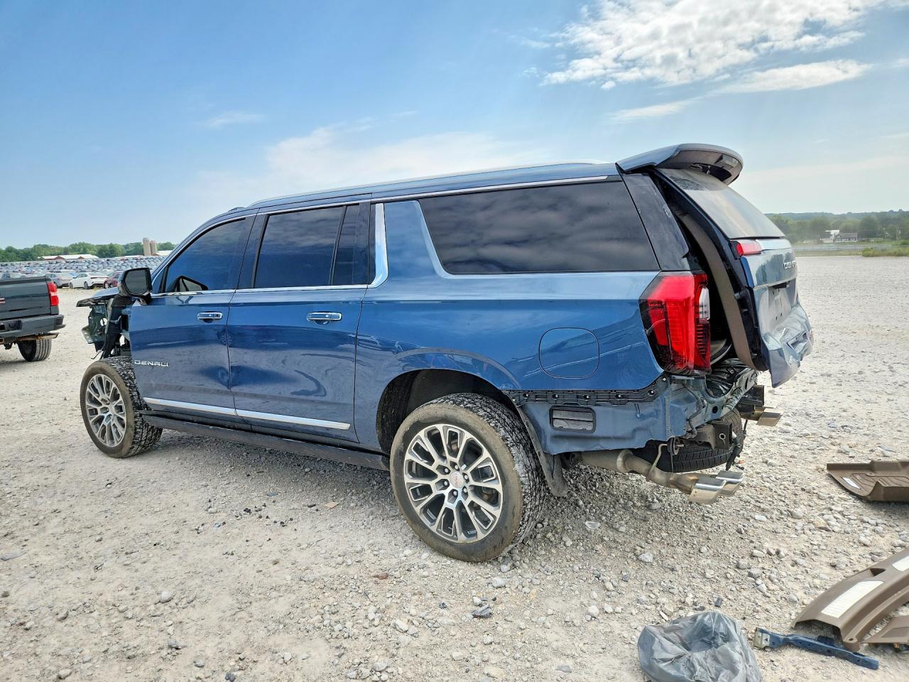 2025 GMC Yukon Xl Denali - Фото 2