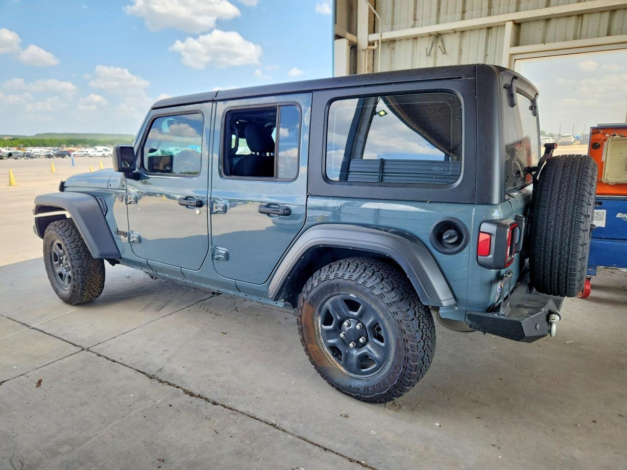 2025 Jeep Wrangler Sport - Фото 2