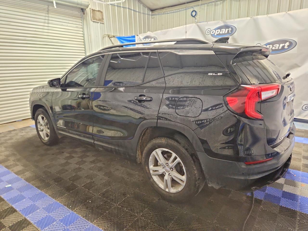 2022 GMC Terrain Sle - Image 2