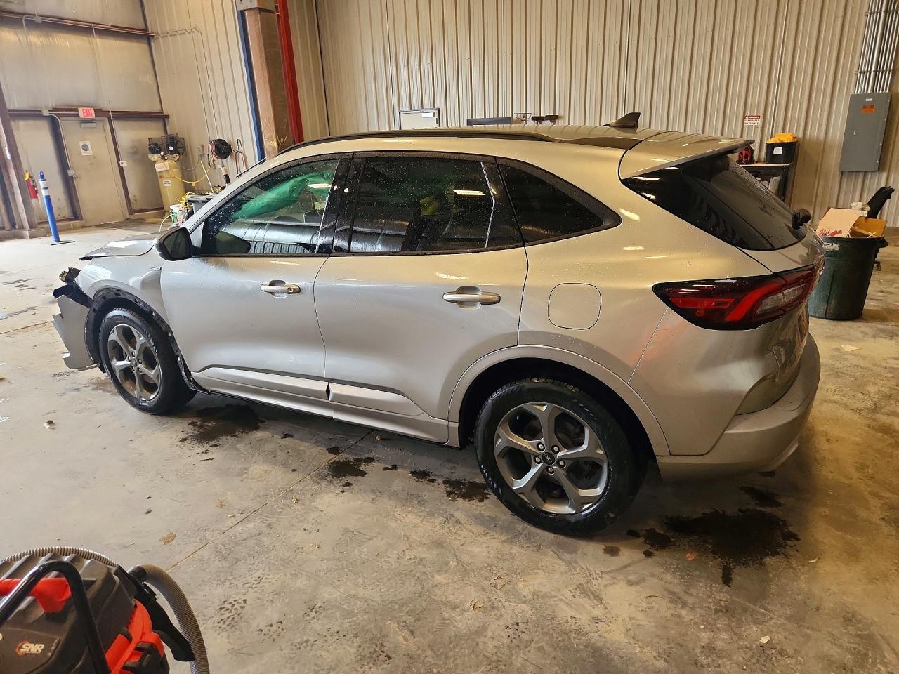 2023 Ford Escape St Line - Фото 2