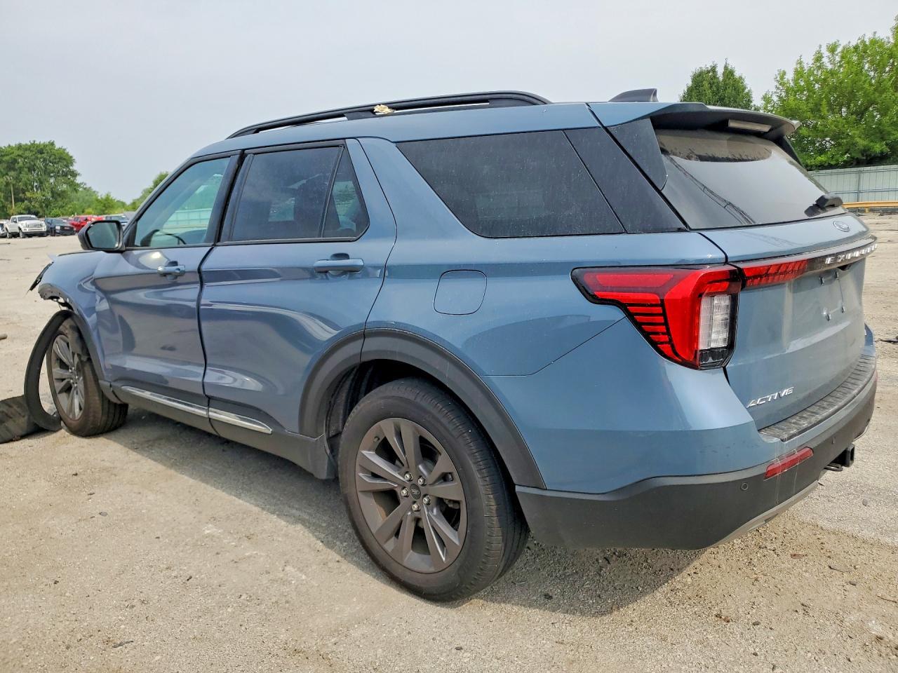 2025 Ford Explorer Active - Фото 2