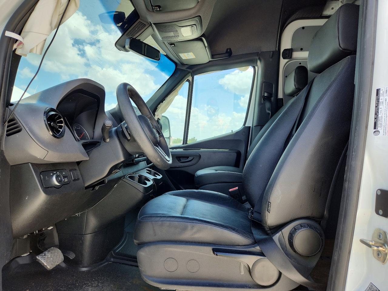 2024 Mercedes-Benz Sprinter 2500 Delivery Van - Фото 7