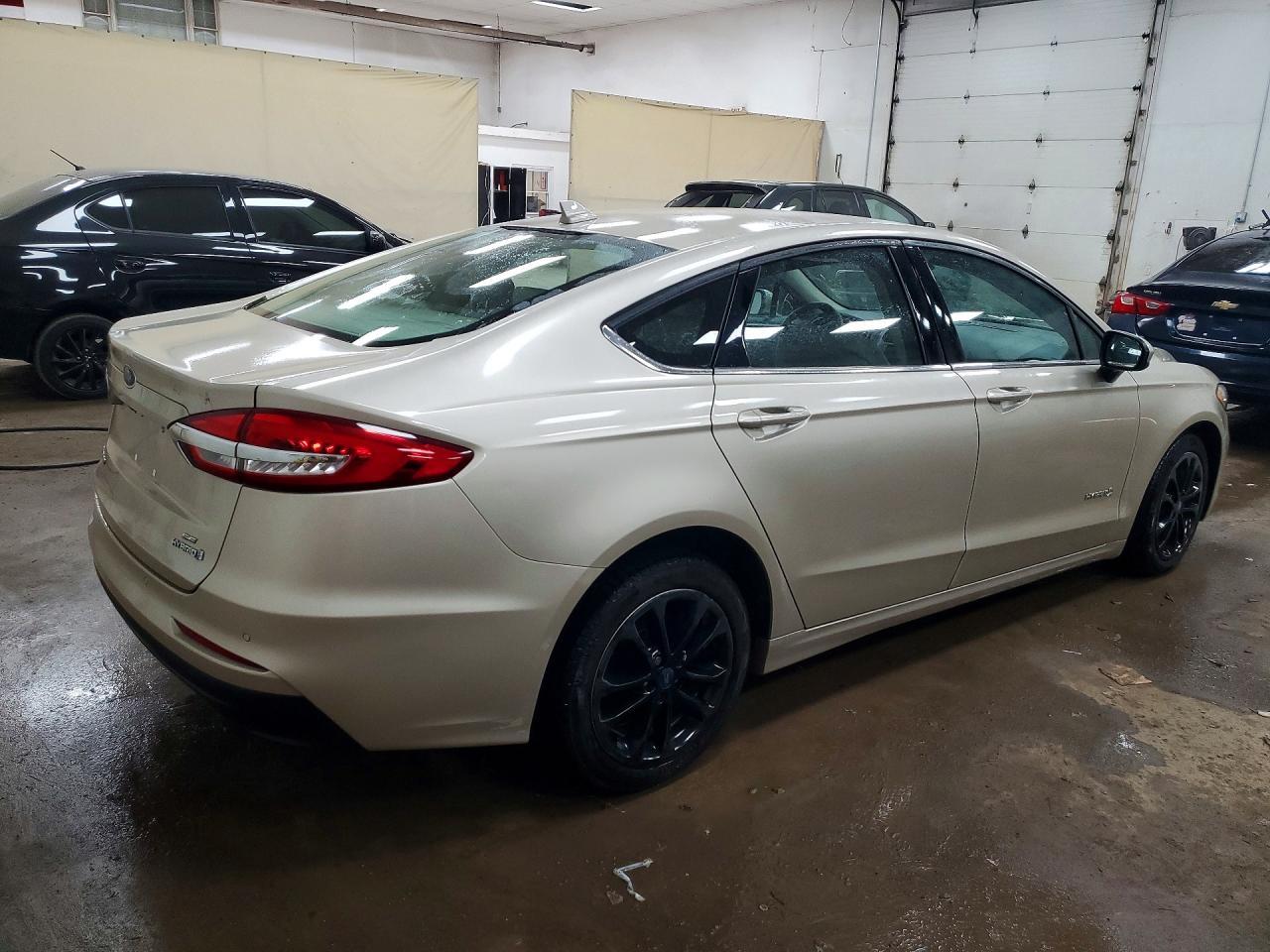 2019 Ford Fusion Se - Image 3