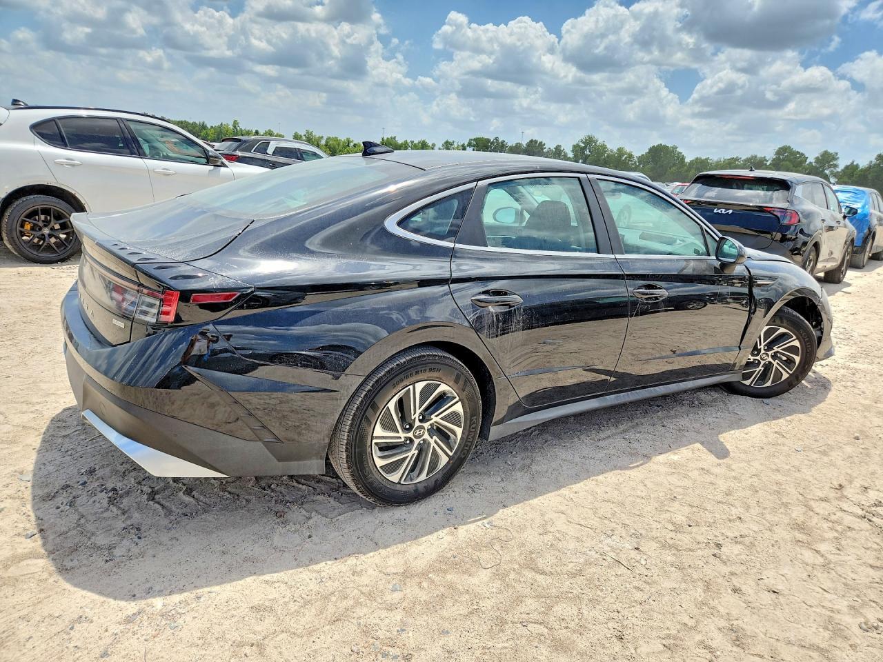 2026 Hyundai Sonata Hybrid Blue - Image 3