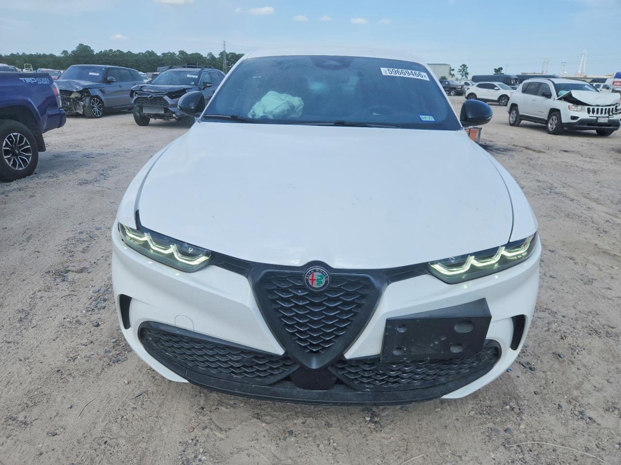 2025 Alfa Romeo Tonale Base - Image 5