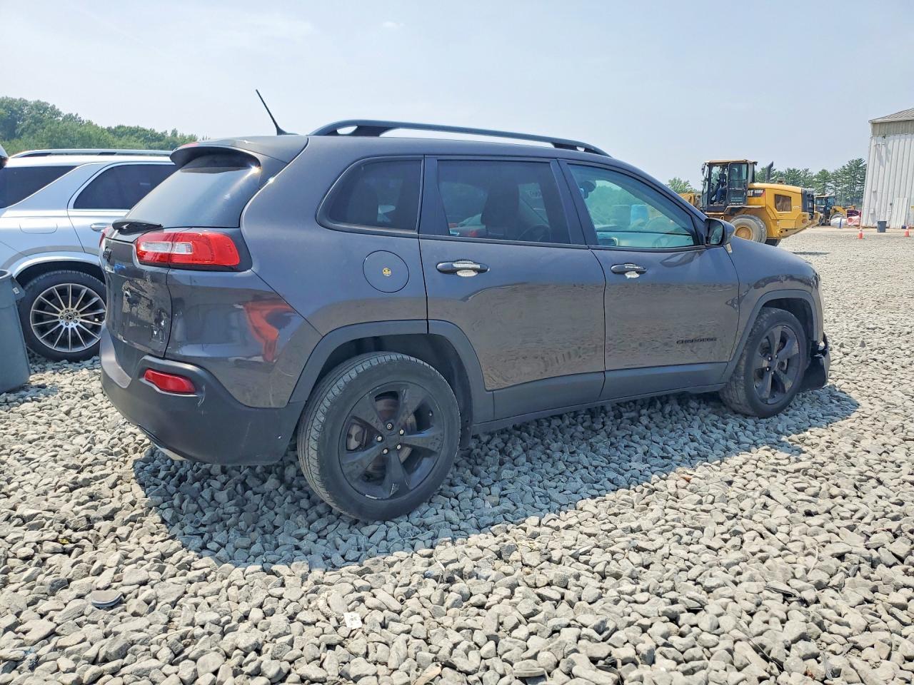 2018 Jeep Cherokee Latitude - Image 3