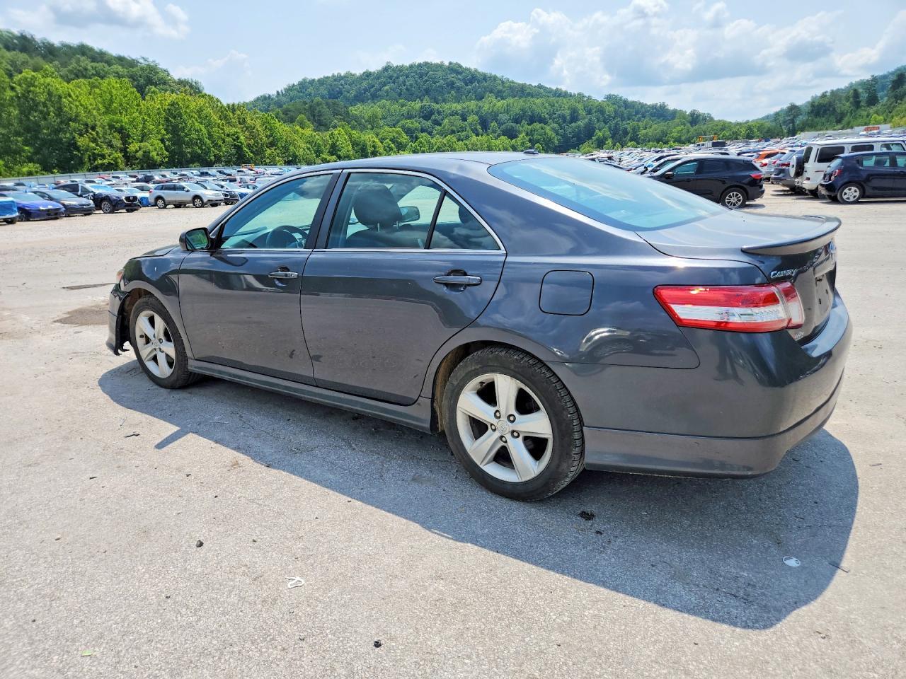 2011 Toyota Camry Se - Фото 2