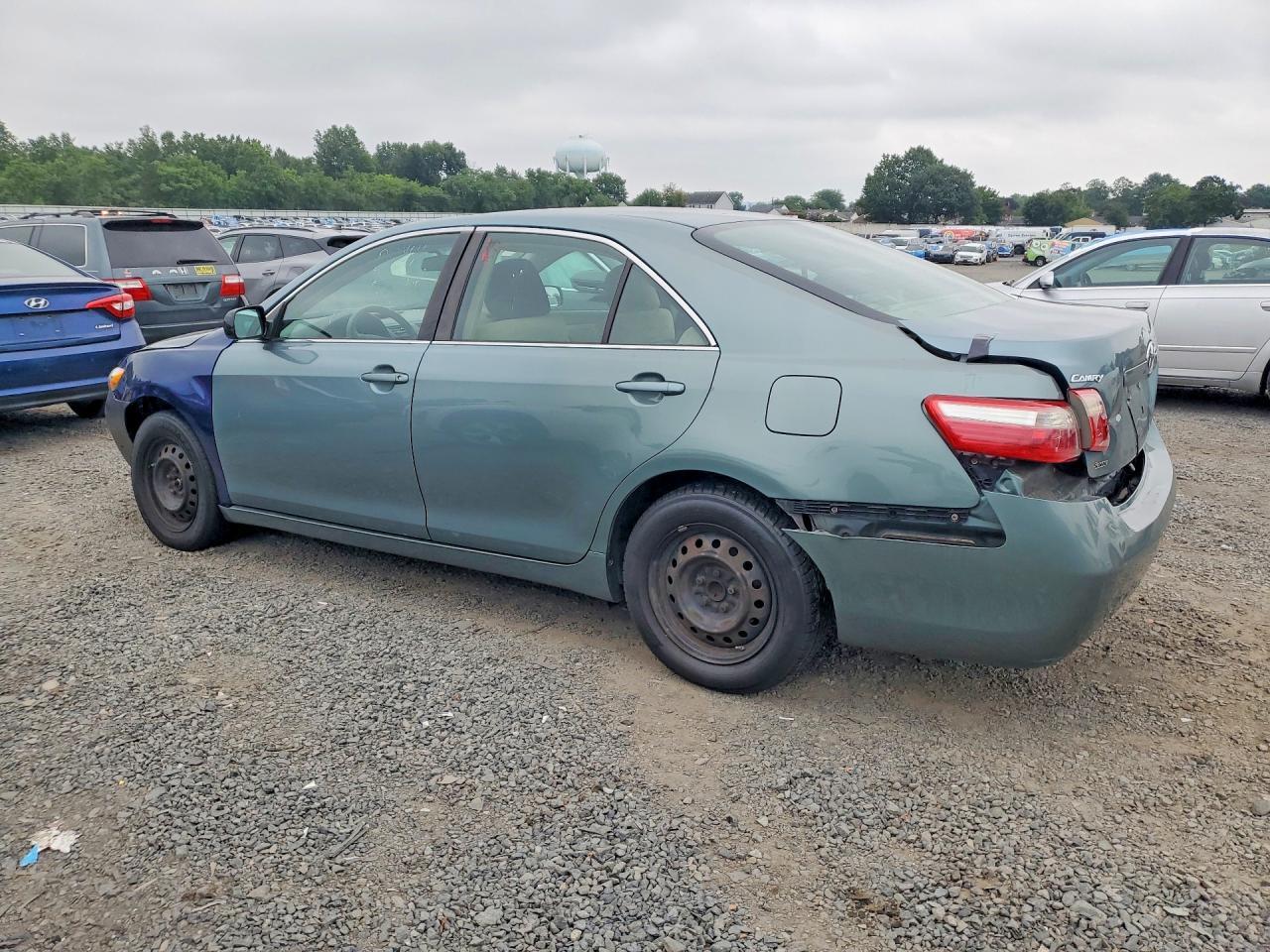 2009 Toyota Camry Le - Image 2