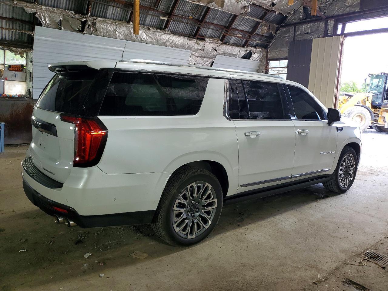 2023 GMC Yukon Xl Denali Ultimate - Image 3