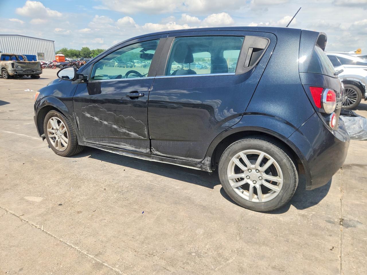 2015 Chevrolet Sonic Lt - Фото 2