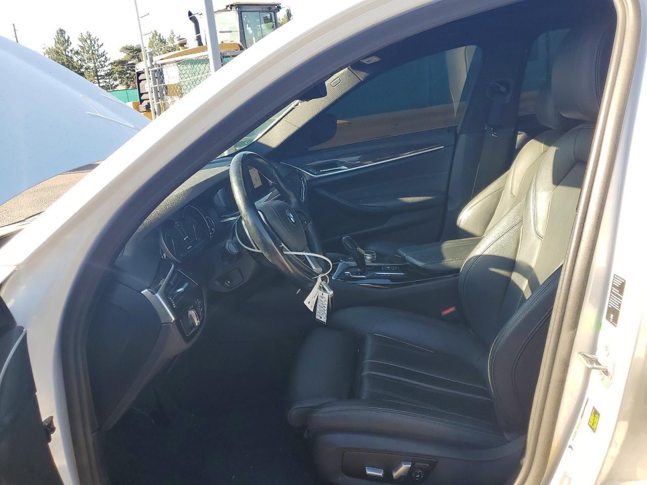 2019 BMW 530Xe - Image 7