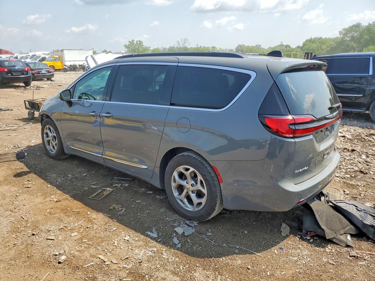 2023 Chrysler Pacifica Limited - Фото 2