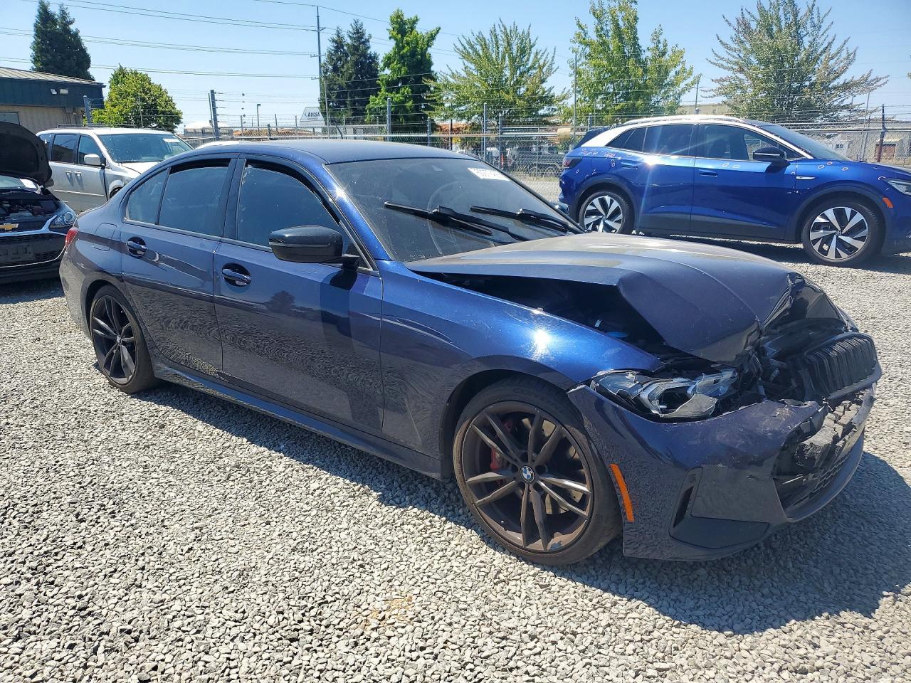2023 BMW 330Xi - Фото 4